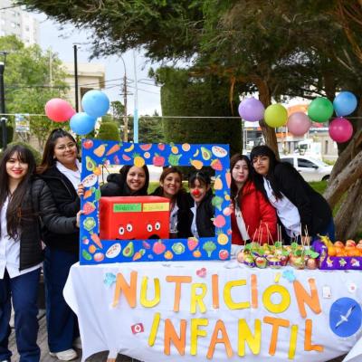 Daniela Verónica Bordón. Feria de Salud organizada por la cátedra de Enfermería Comunitaria I, su objetivo principal promover hábitos saludables para potenciar el aprendizaje y desarrollo infantil. Sede Comodoro Rivadavia. 
