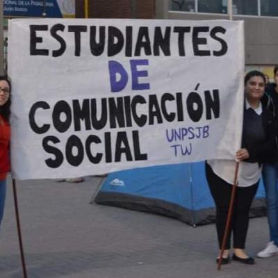 Yolanda Franco. Estudiantes de la Licenciatura en Comunicación social de la Facultad de Humanidades y Ciencias Sociales. Lucha por la universidad y la carrera. Sede Trelew 
