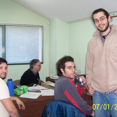 Oficina del Área de Soldadura con pasantes, año 2006. Facultad de Ingeniería 